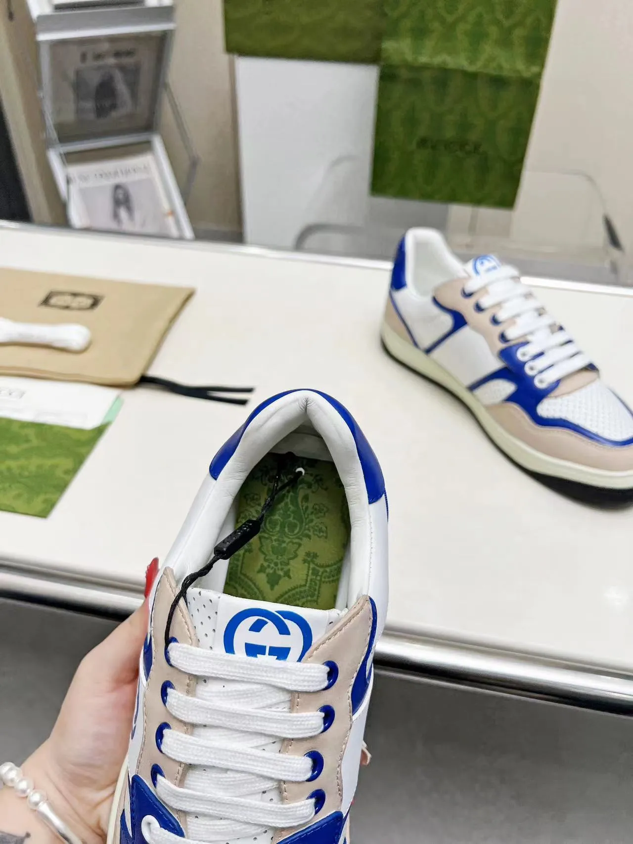 P620 💞💞Gucci G Home’s latest popular sports shoes, couple’s style, casual, retro white shoes 🌸🌸🌸 New popular series. The exquisite and compact interlocking double G logo romantically interprets the aesthetic concept of this series. Made of off-white leather, retro inspiration is cleverly blended into the sneaker design to reinterpret the brand logo. Exquisitely packaged at the delivery counter 🛍📦 ▪️Fabric: Original custom-made imported first-layer cowhide leather ▪️Lining: Original custom-made imported cowhide lining ▪️Outsole: Original molded two-color TPU outsole ▪️Size: Women's 35-40 / Men's 39-45